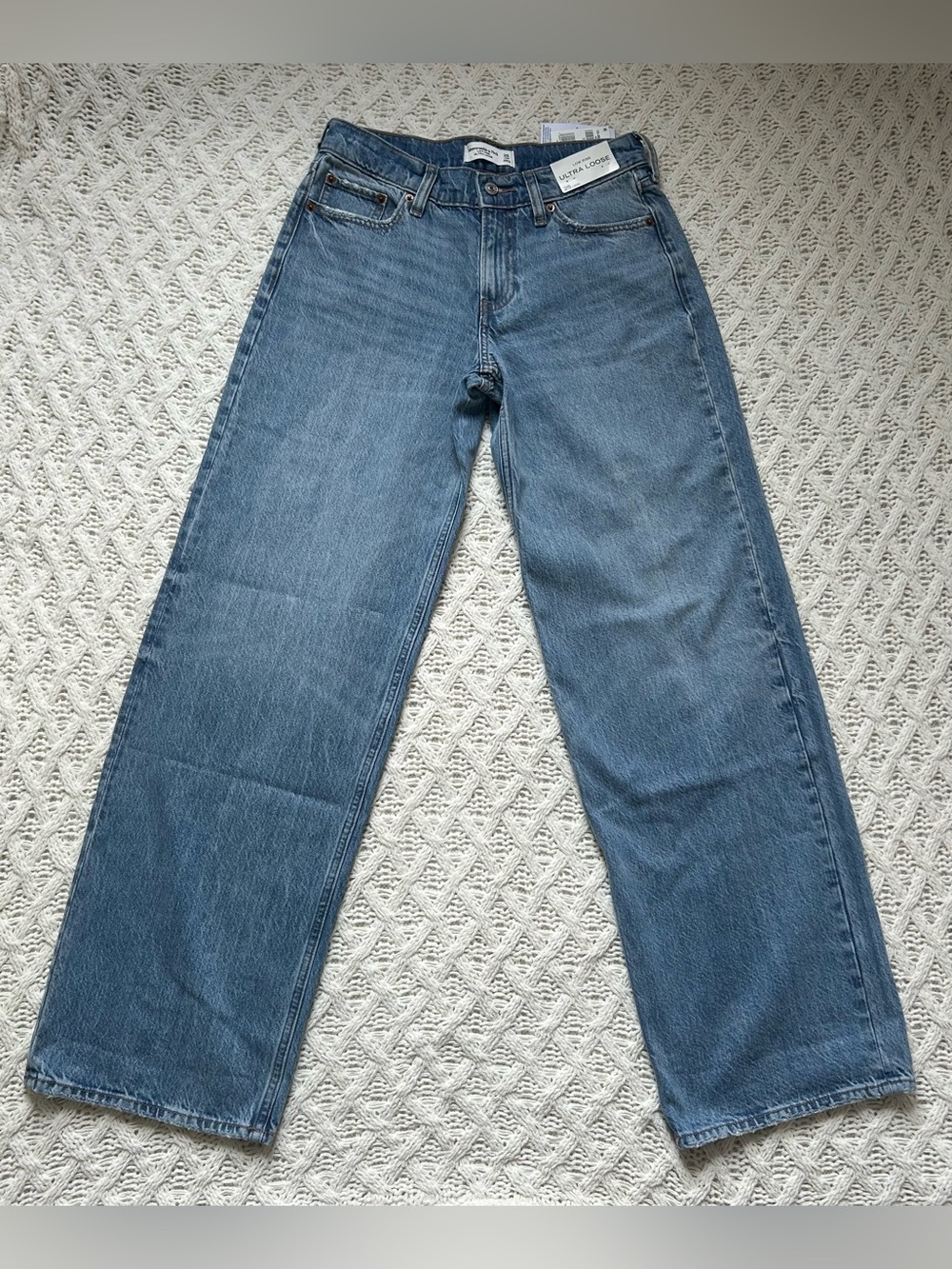 (NWT) A&F - Low-Rise Ultra Loose Jean